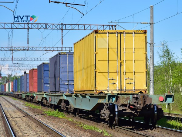 Vận tải hàng hoá bằng đường sắt